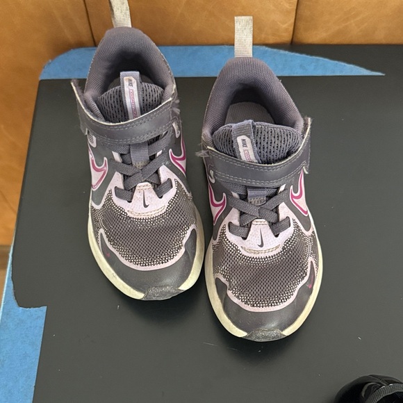 Nike Kids Sneakers - Gray and Pink - Picture 1 of 1